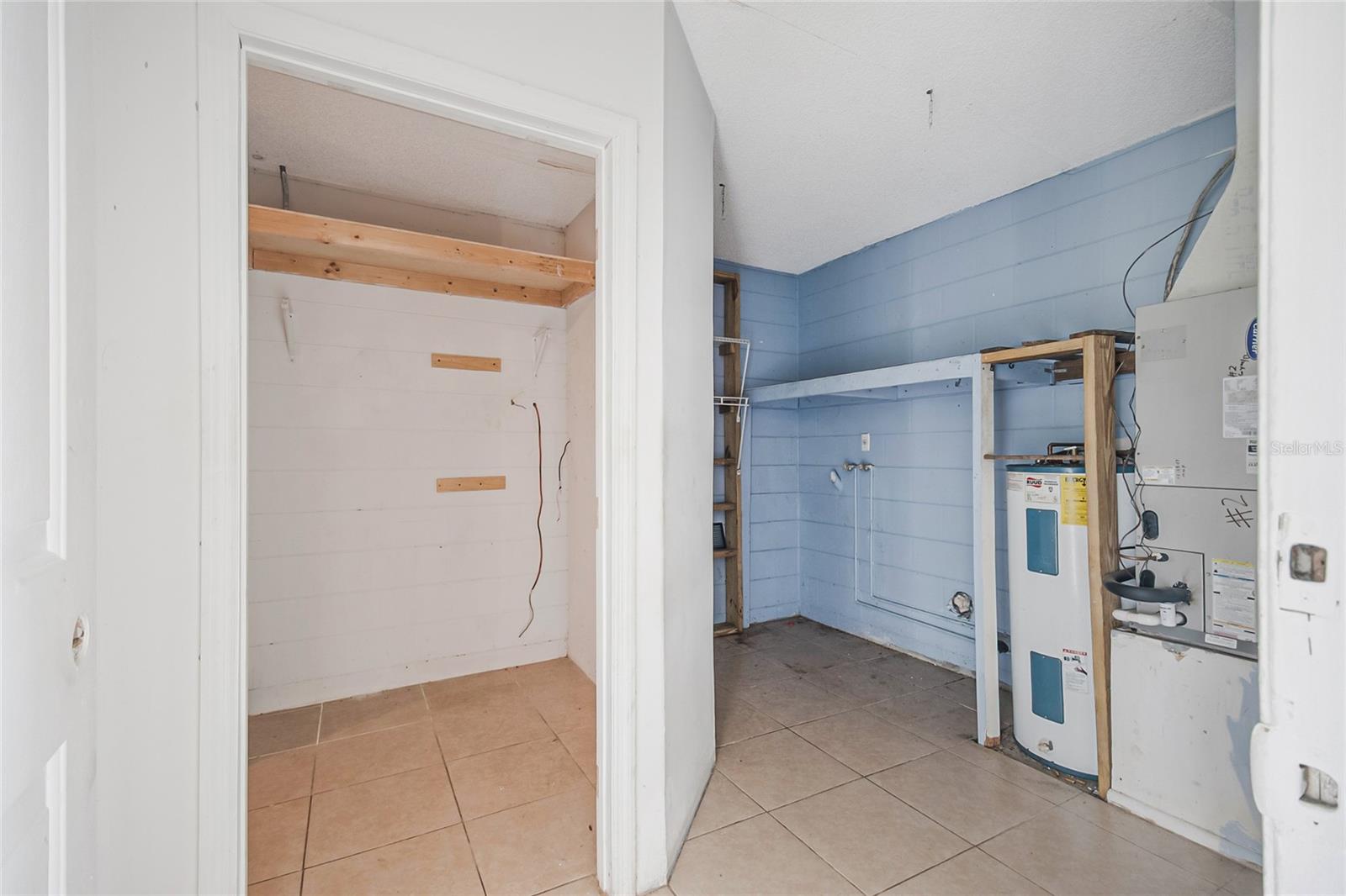 BVL UNIT 8 1ST ADD - Residential