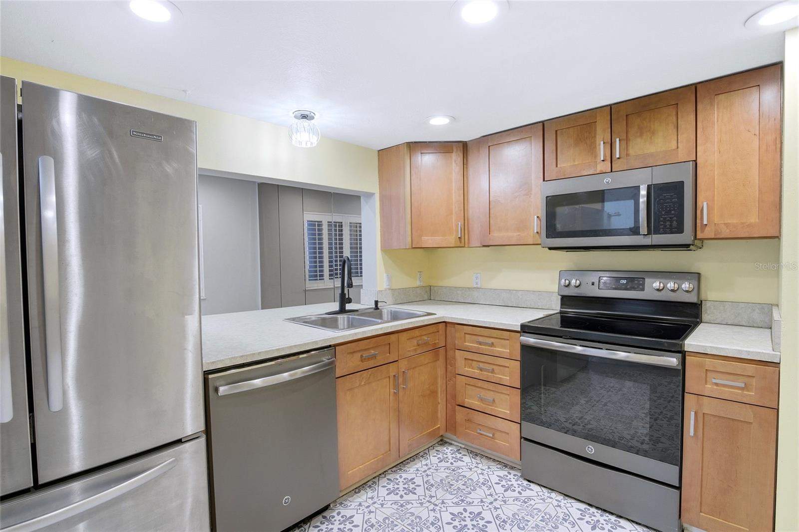 ULTRA VISTA CONDO - Residential