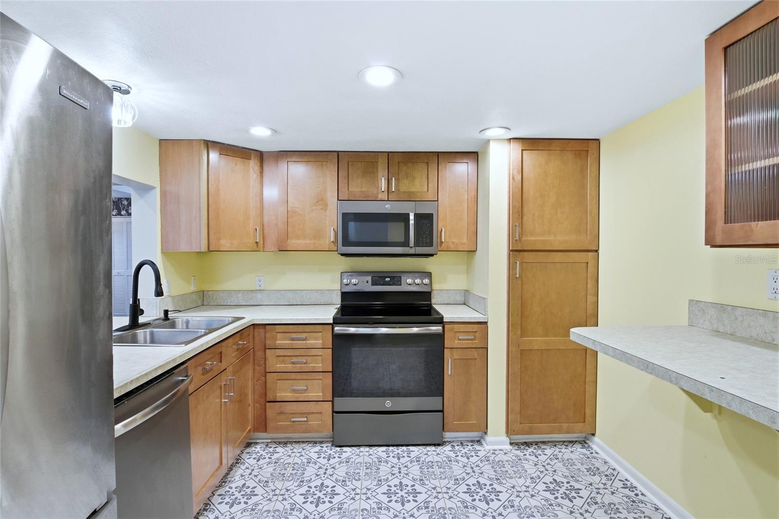 ULTRA VISTA CONDO - Residential