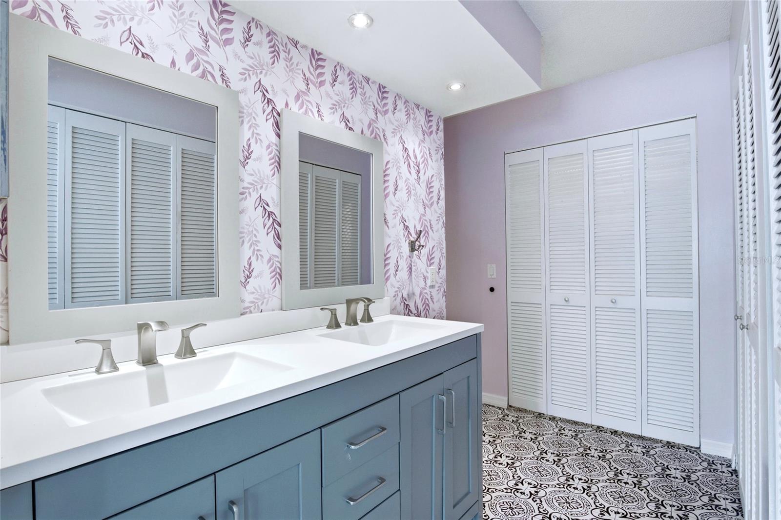 ULTRA VISTA CONDO - Residential