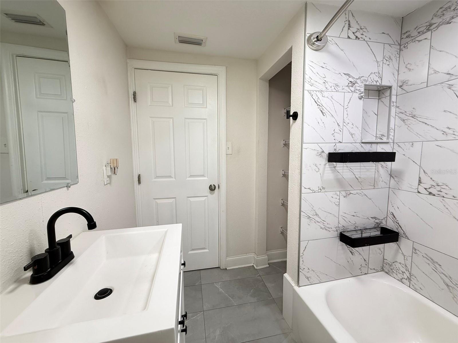 SINEWOOD - Residential Lease