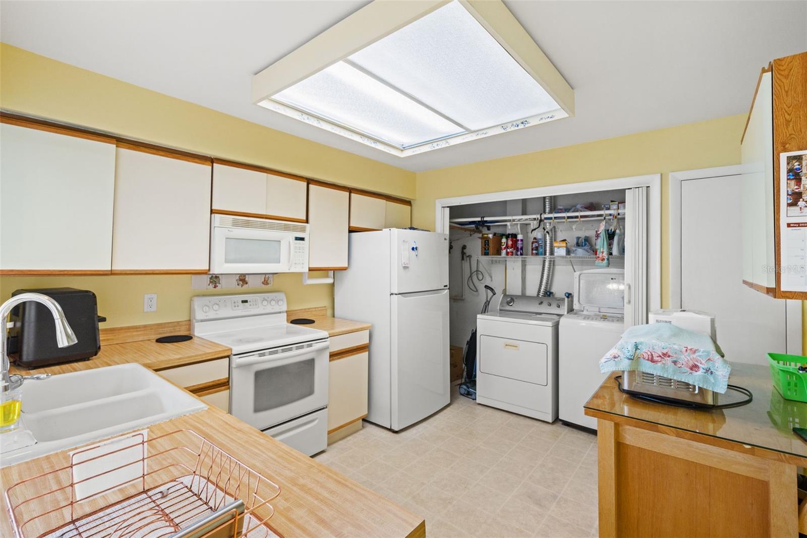 CARROLLWOOD VILLAGE PINE LAKE - Residential