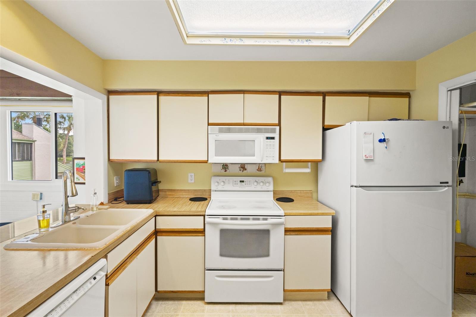 CARROLLWOOD VILLAGE PINE LAKE - Residential