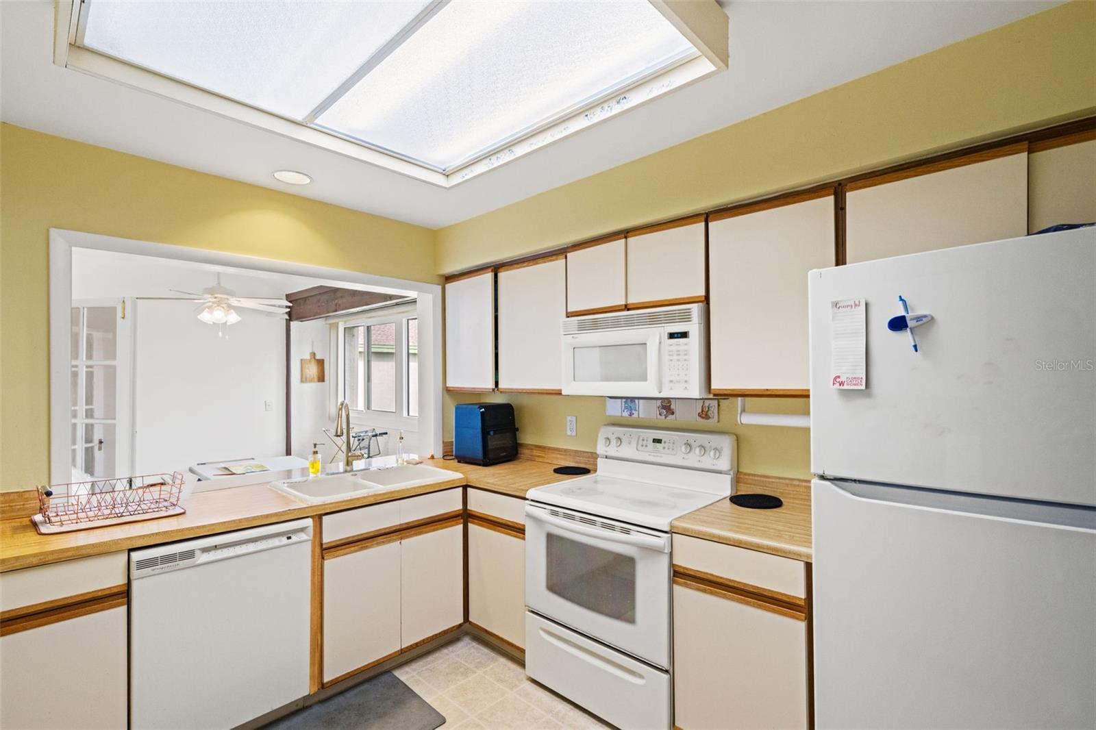 CARROLLWOOD VILLAGE PINE LAKE - Residential