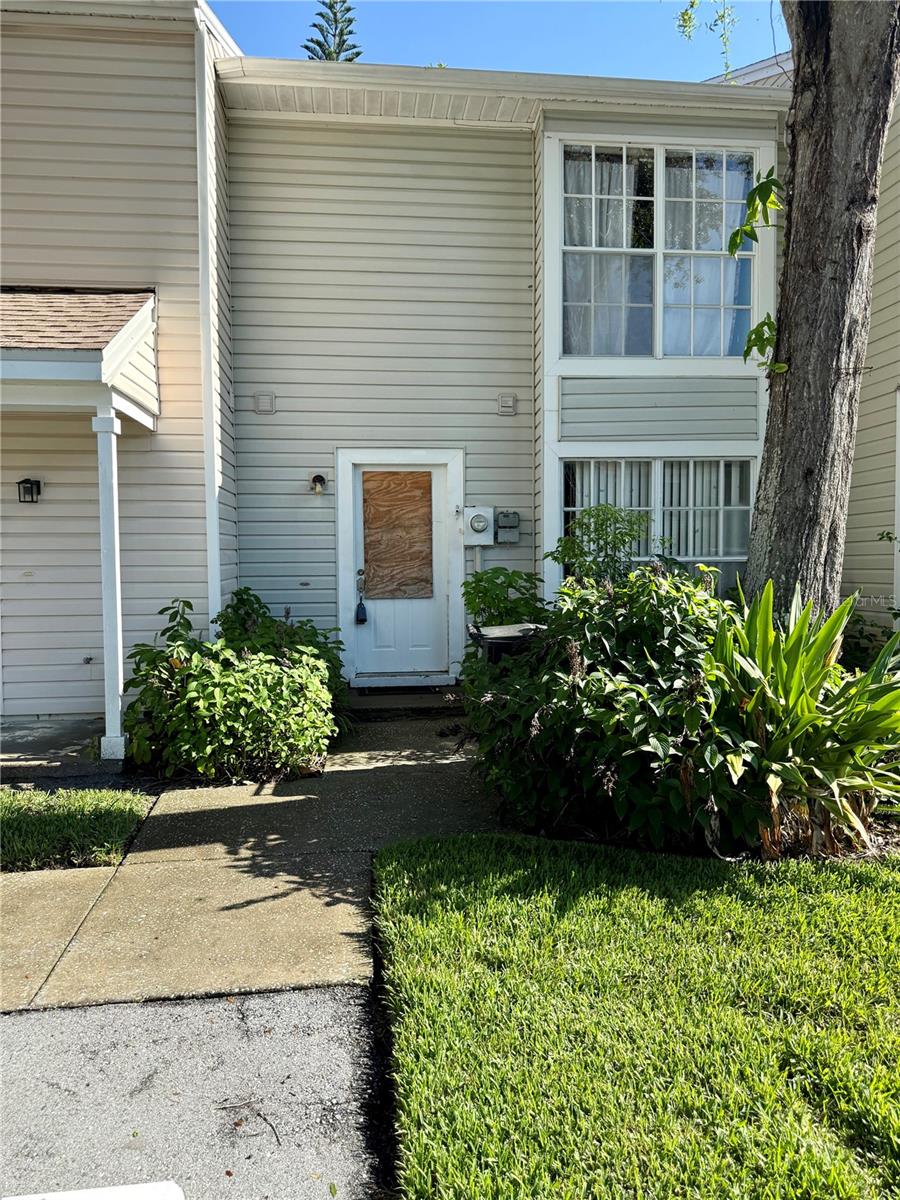 Investor Special – Full Rehab Needed! This 2-bedroom, 2.5-bath townhome offers 1,216 sq ft of living space and is ready for a complete renovation. Located at 16173 Rambling Vine Dr E in Tampa, this property is perfect for a fix-and-flip or rental investment. It needs extensive repairs but offers plenty of upside in a desirable area. Cash or hard money only – bring your vision and make this your next profitable project!