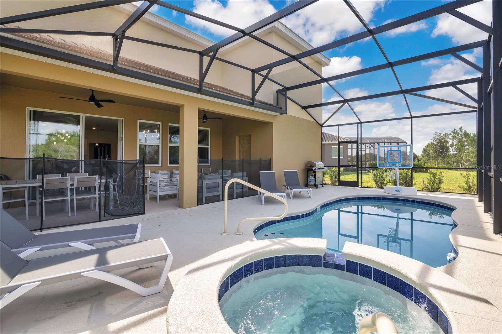 SOLTERRA PH 2D - Residential Lease