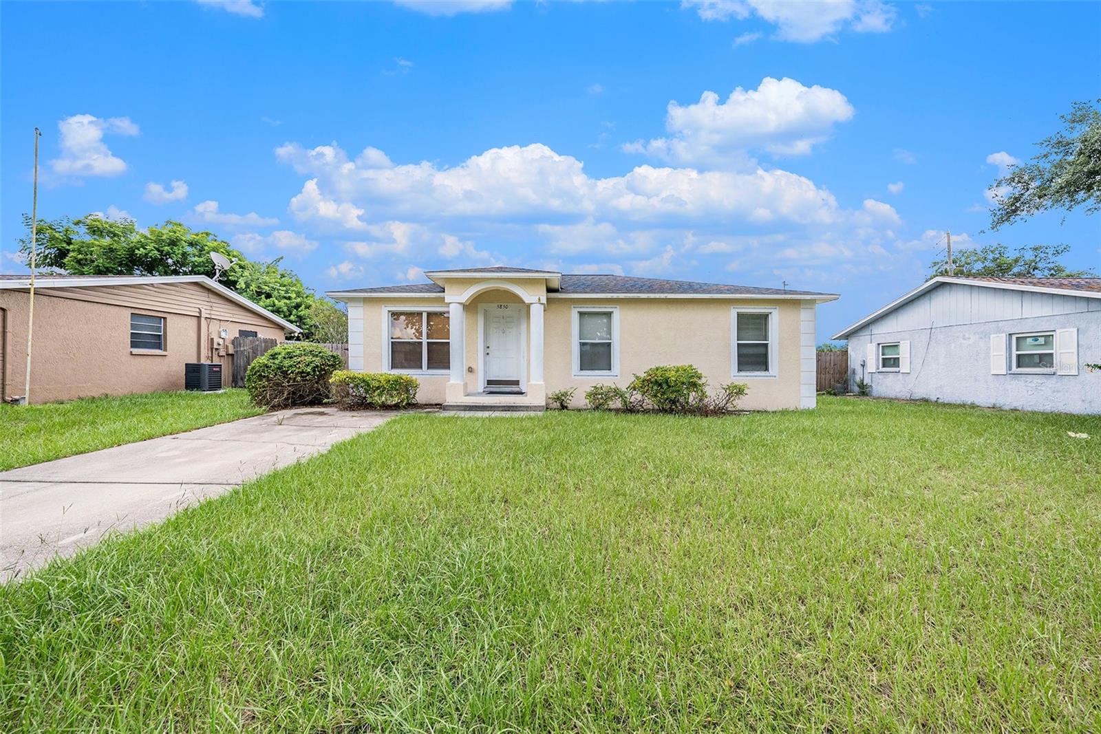 This charming 3-bedroom, 2-bathroom home is located in the heart of New Port Richey and offers a welcoming layout perfect for comfortable living. The spacious living room flows seamlessly into the open kitchen with a breakfast bar, while the adjacent dining area provides the perfect space for family meals or entertaining.
The primary bedroom features a private en-suite bath and a large closet, complemented by two additional bedrooms and a full hall bath. Enjoy a fully fenced yard and an inside utility closet with washer and dryer hookups.
Conveniently located near Gulf High and Middle Schools, public transportation, Highway 54, Sam’s Club, local shopping, and restaurants!
