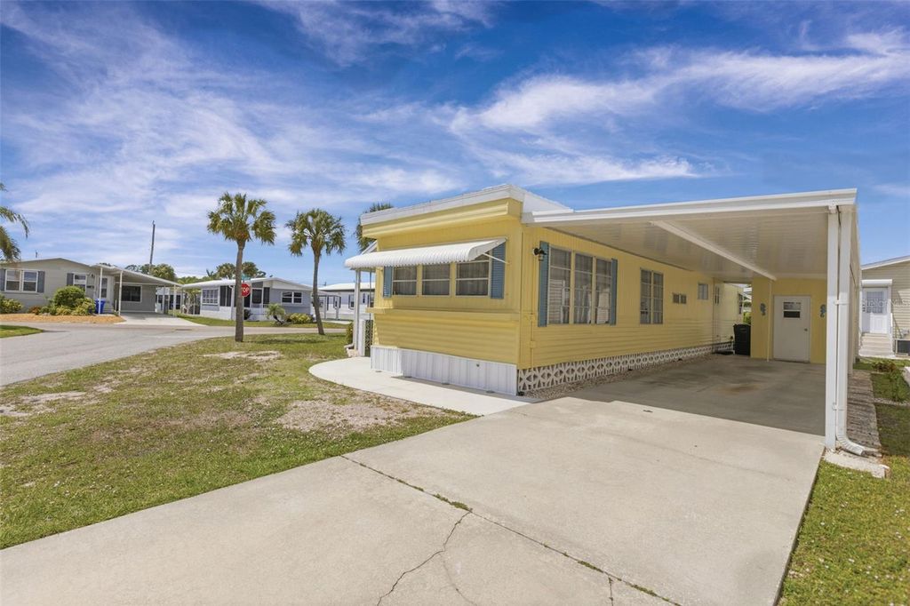 Photo of 802 Turf St, Venice, FL 34285 (MLS # N6143703)