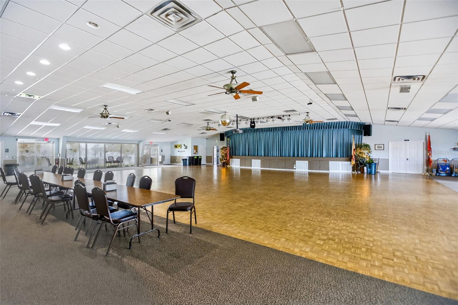 COUNTRY CLUB ESTATES - Residential