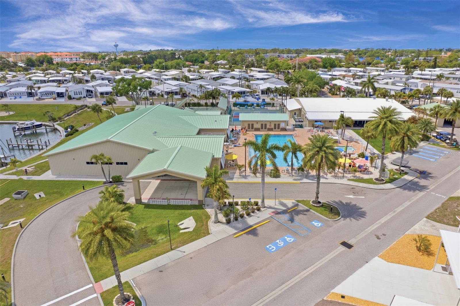 COUNTRY CLUB ESTATES - Residential