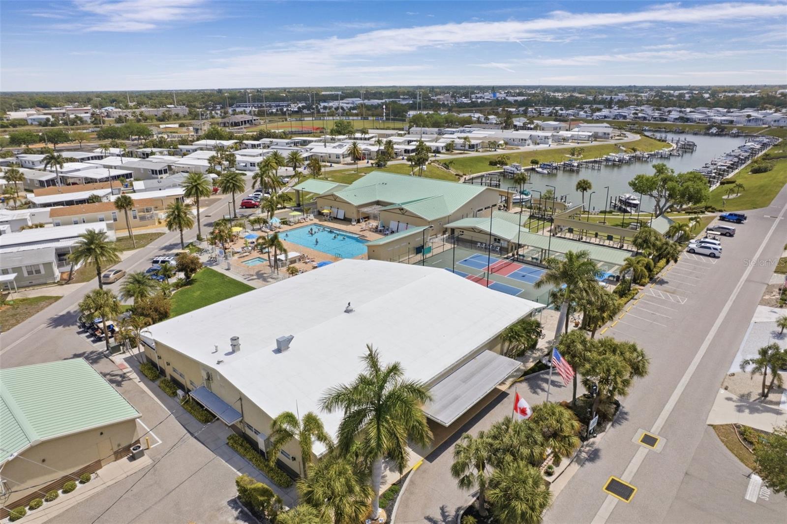 COUNTRY CLUB ESTATES - Residential