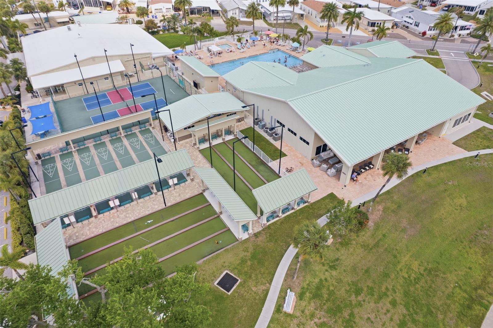 COUNTRY CLUB ESTATES - Residential