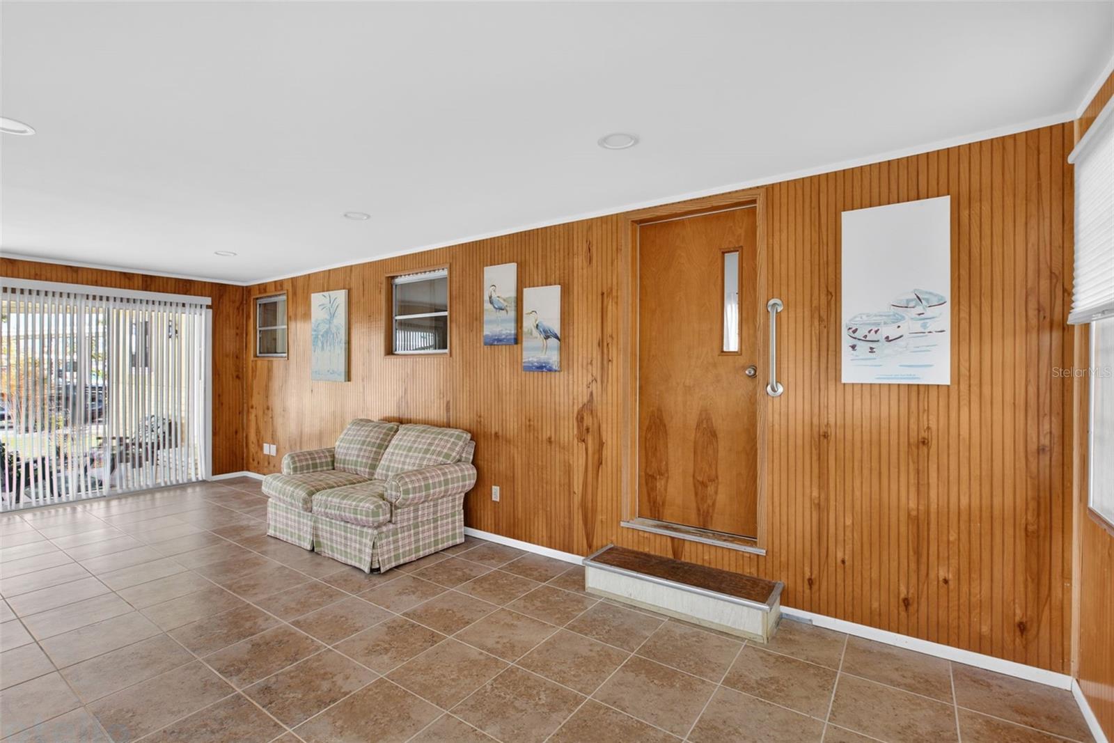 COUNTRY CLUB ESTATES - Residential