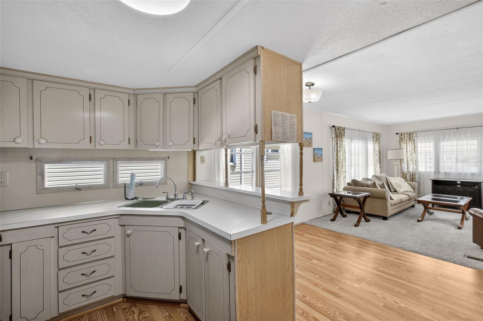 COUNTRY CLUB ESTATES - Residential