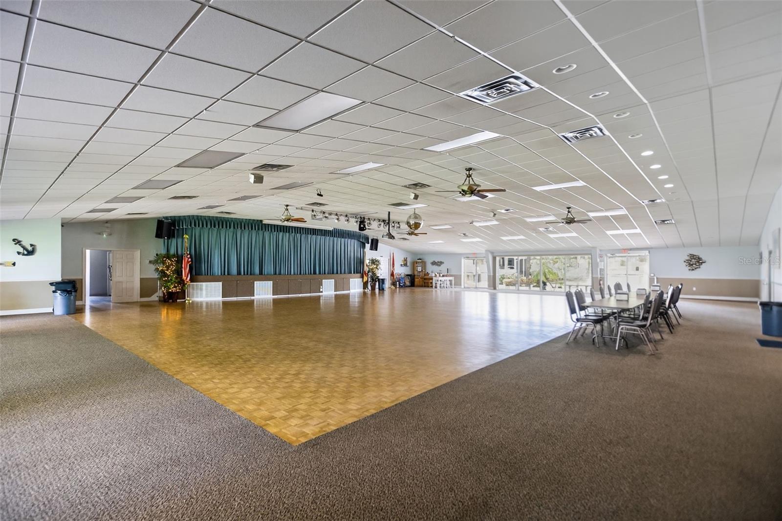 COUNTRY CLUB ESTATES - Residential