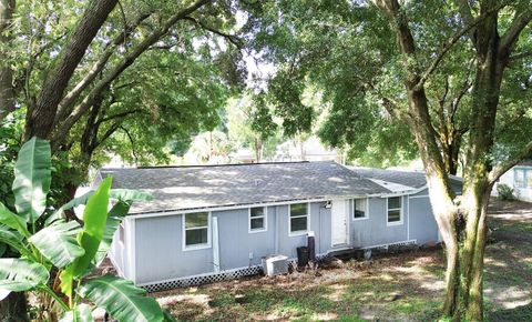 A home in LAKELAND