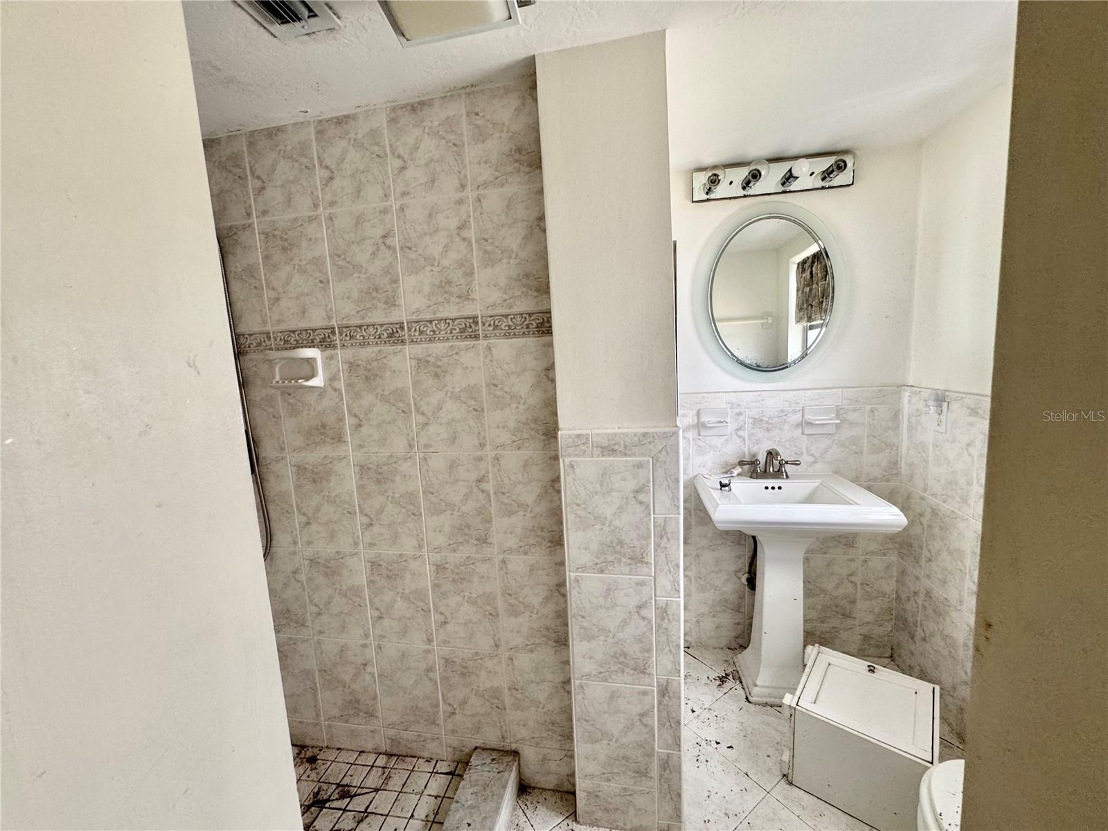 LA HACIENDA REP - Residential