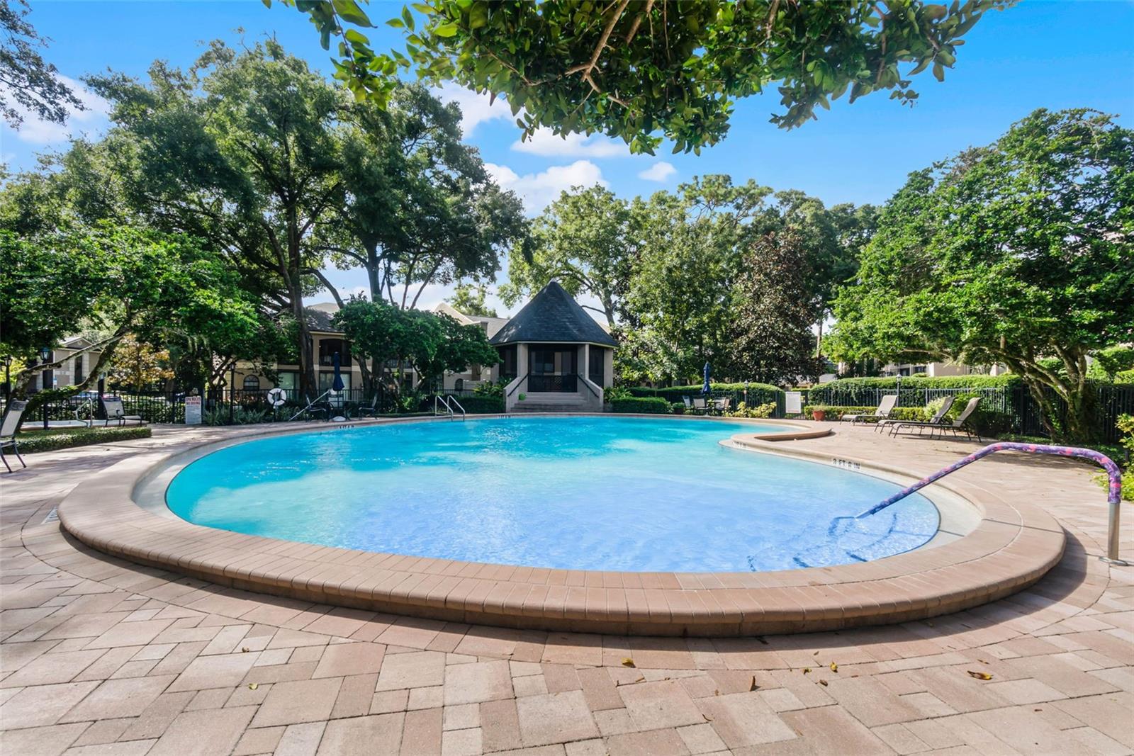 KENSINGTON PARK - Residential