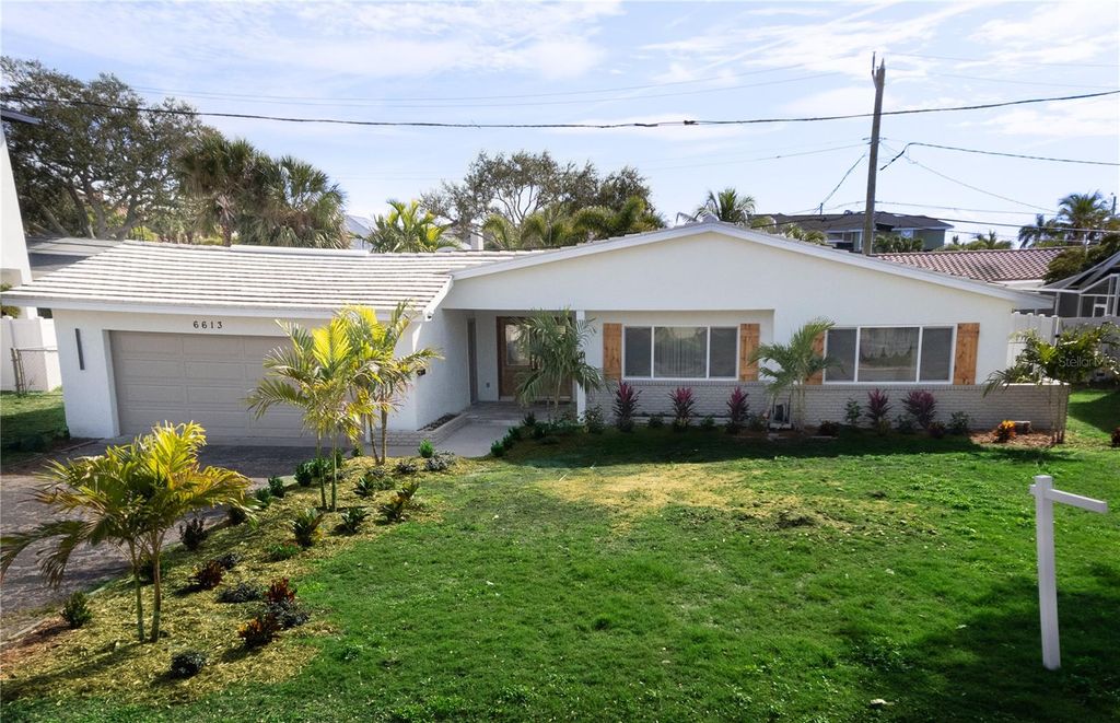 Photo of 6613 Blue Heron Drive S, St Petersburg, FL 33707 (MLS # TB8460660)