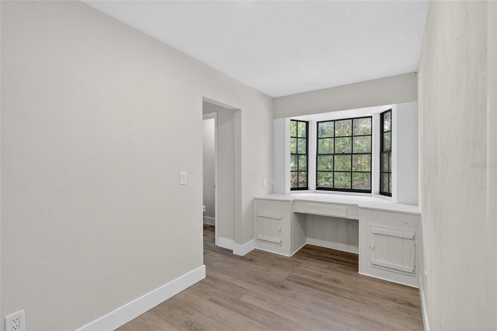 QUIET PLACE IN COUNTRY UNIT 06 - Residential