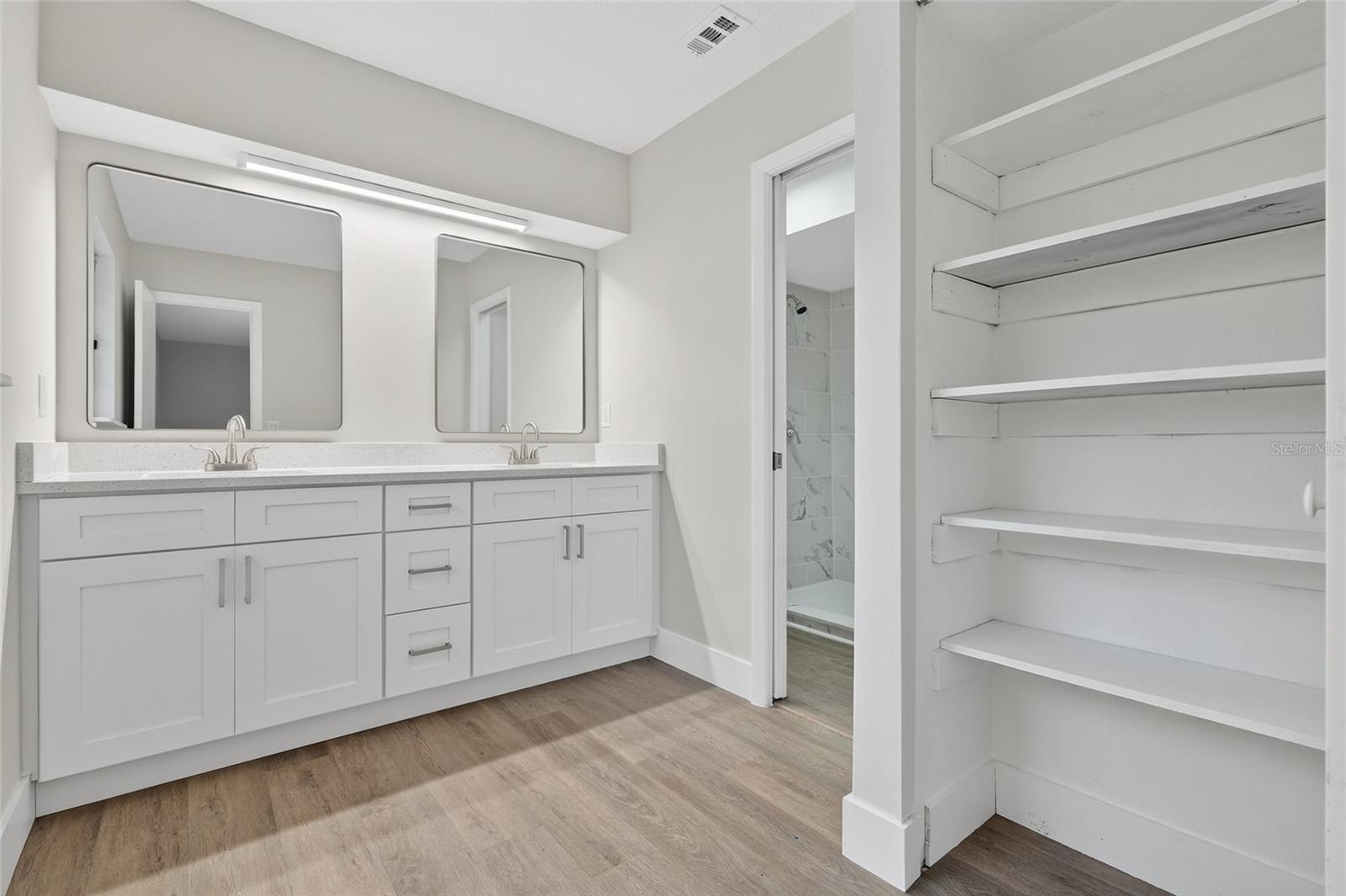 QUIET PLACE IN COUNTRY UNIT 06 - Residential