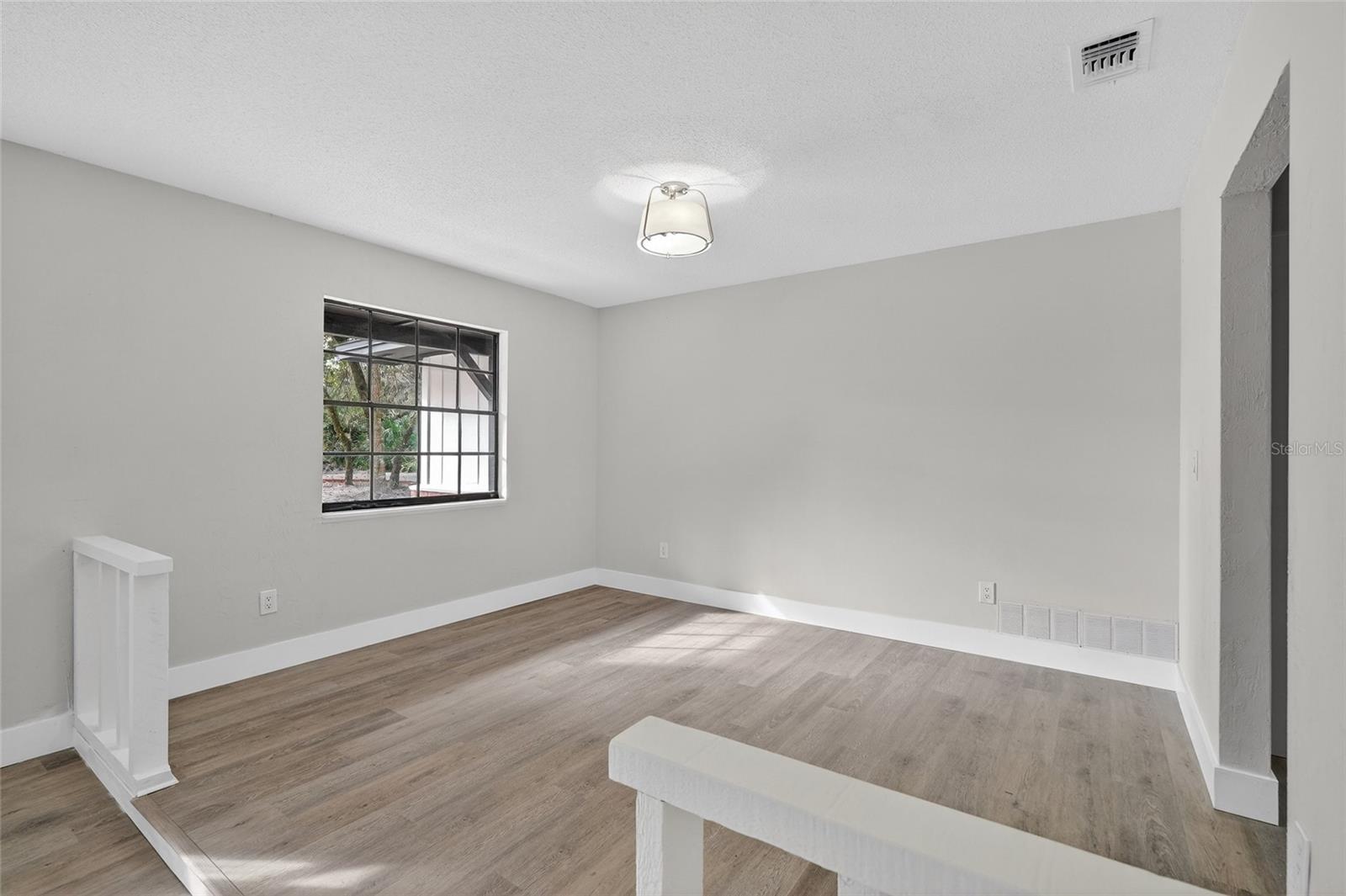 QUIET PLACE IN COUNTRY UNIT 06 - Residential