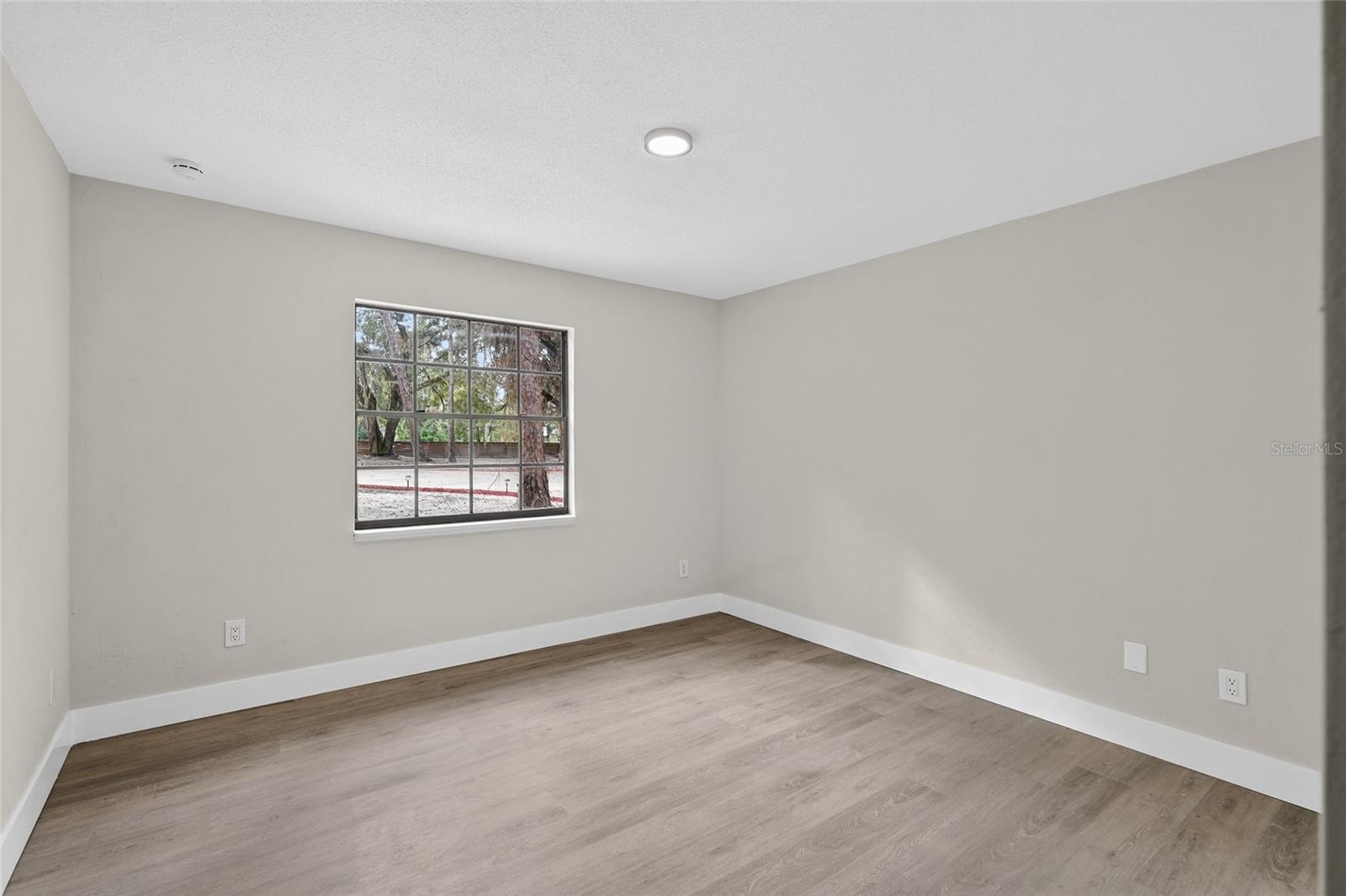 QUIET PLACE IN COUNTRY UNIT 06 - Residential