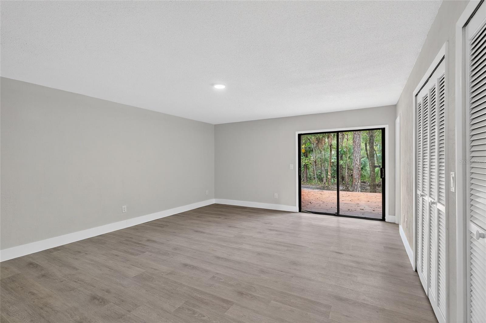 QUIET PLACE IN COUNTRY UNIT 06 - Residential