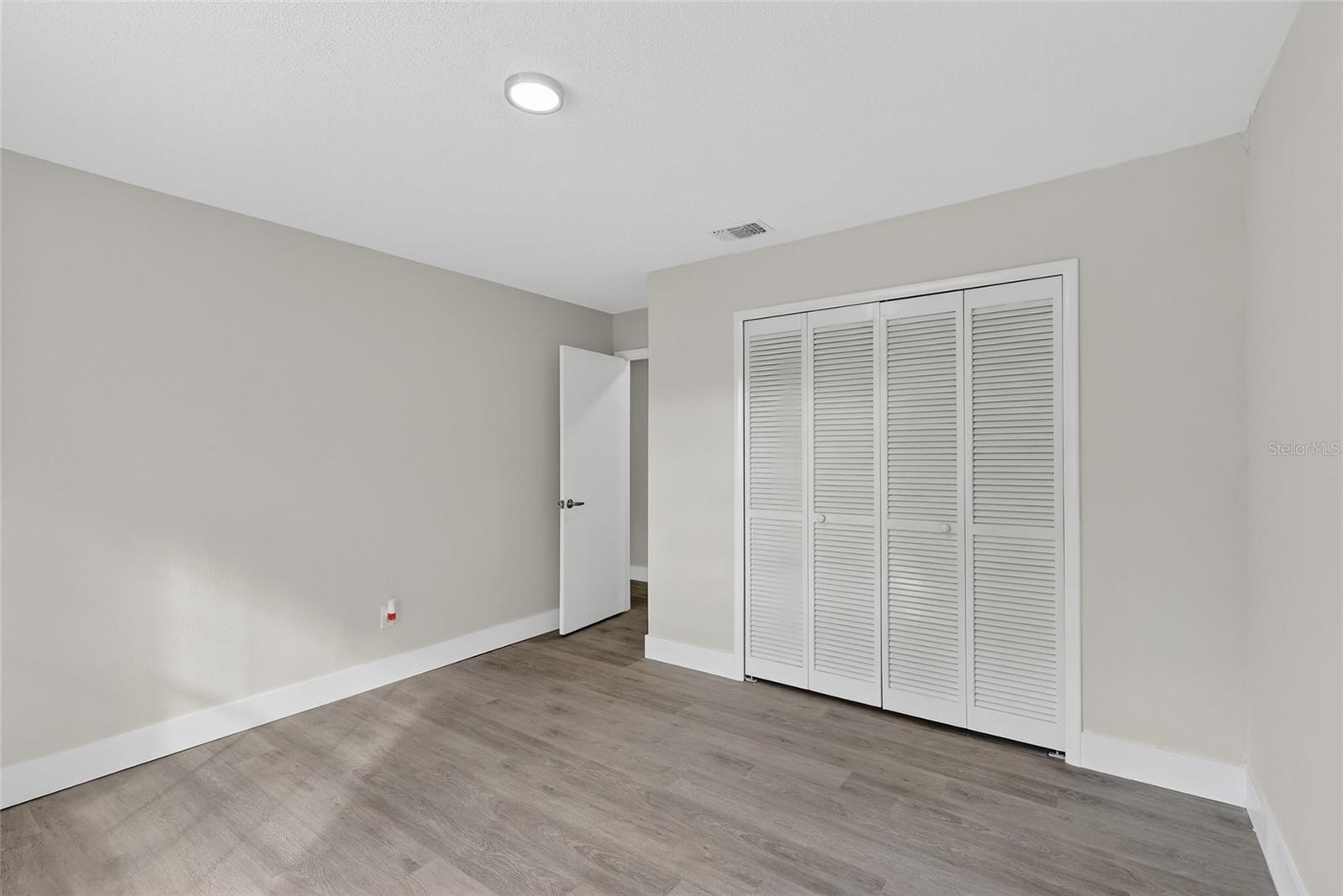 QUIET PLACE IN COUNTRY UNIT 06 - Residential