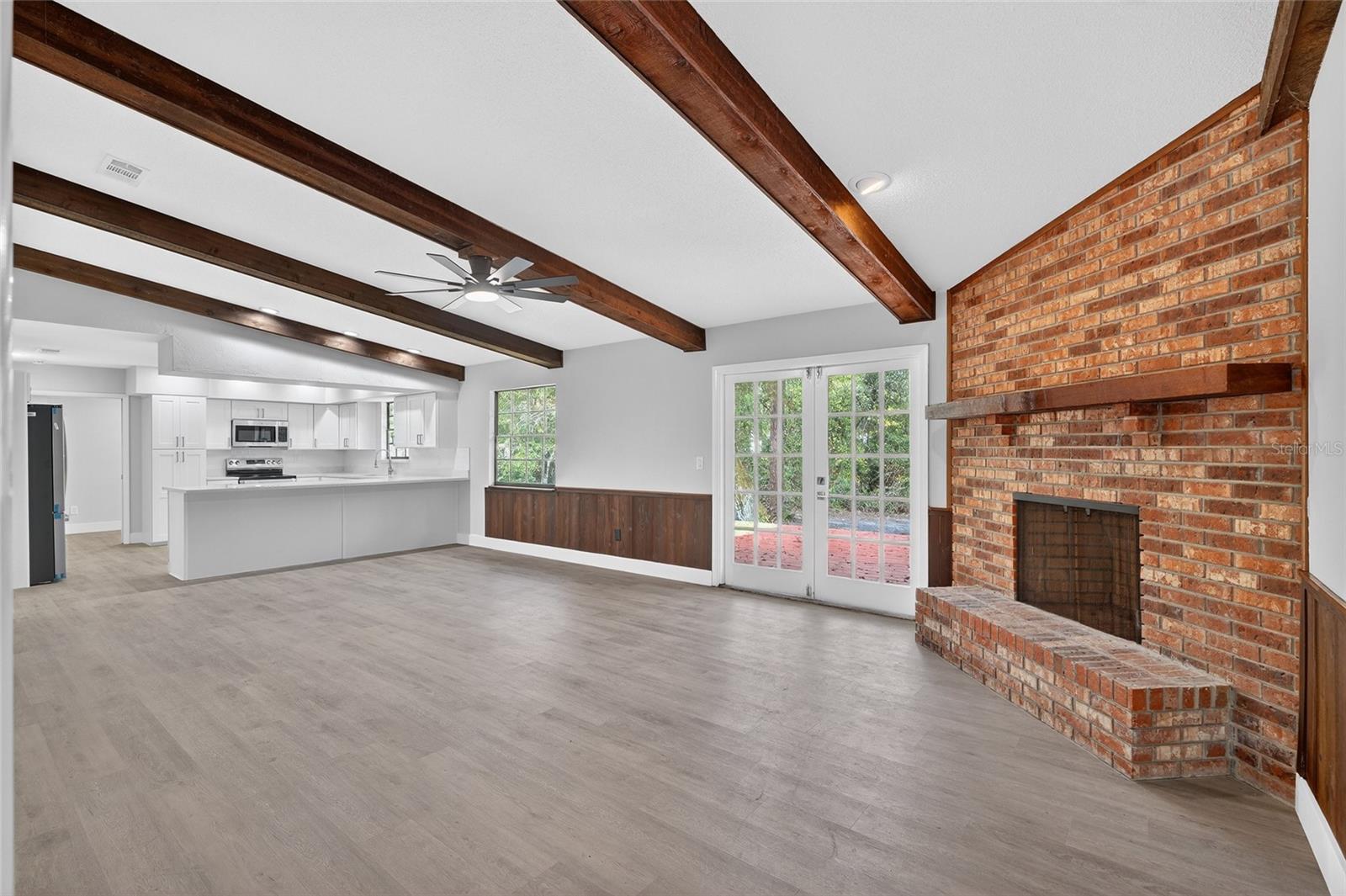 QUIET PLACE IN COUNTRY UNIT 06 - Residential