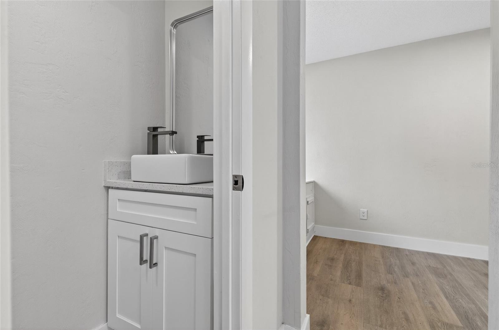 QUIET PLACE IN COUNTRY UNIT 06 - Residential