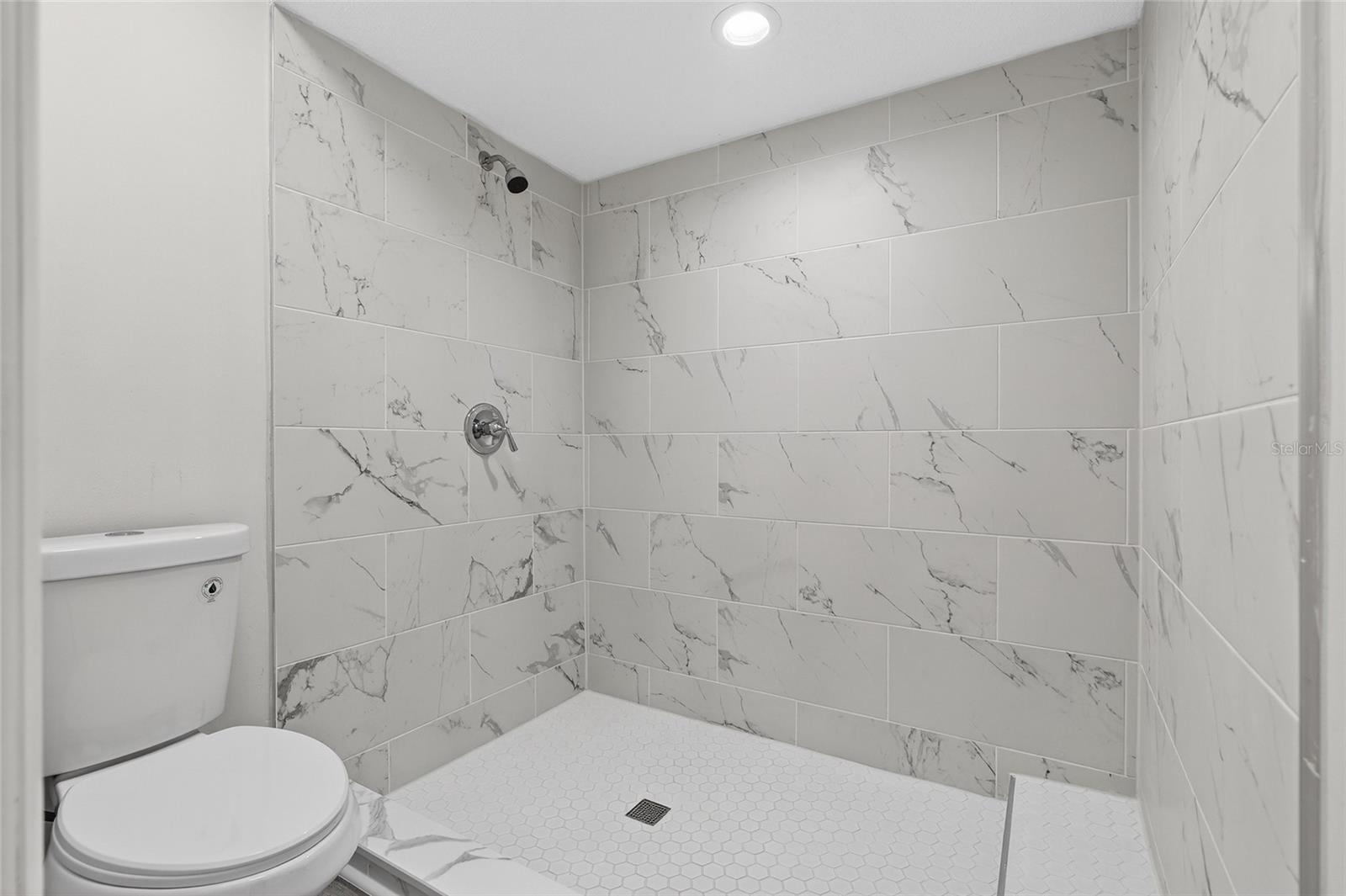 QUIET PLACE IN COUNTRY UNIT 06 - Residential