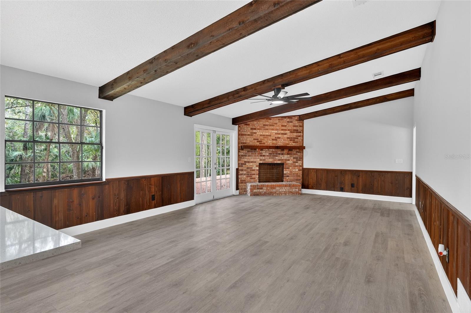 QUIET PLACE IN COUNTRY UNIT 06 - Residential