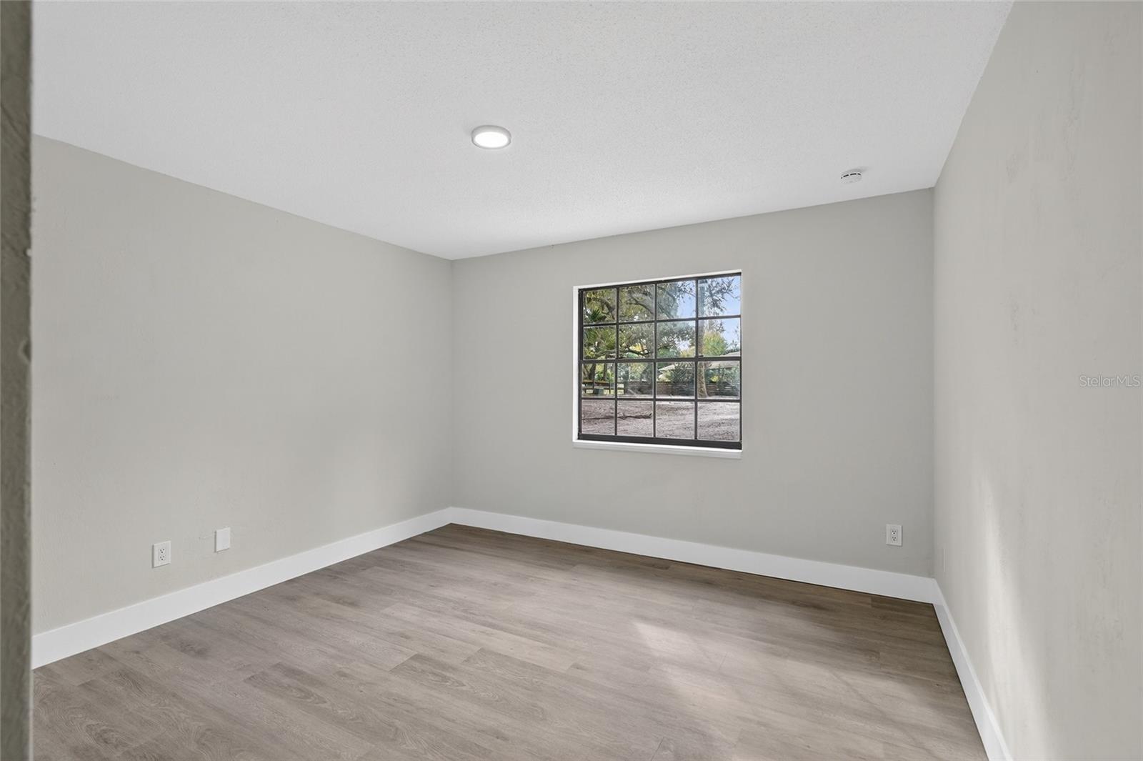 QUIET PLACE IN COUNTRY UNIT 06 - Residential