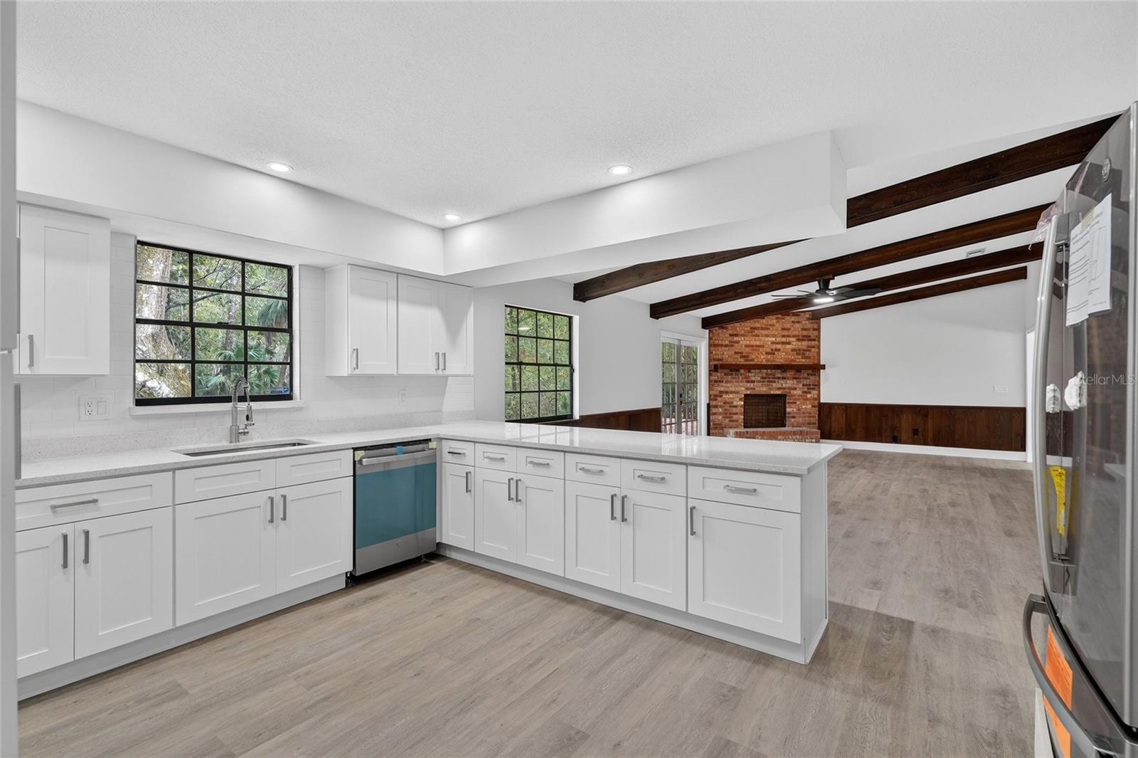 QUIET PLACE IN COUNTRY UNIT 06 - Residential