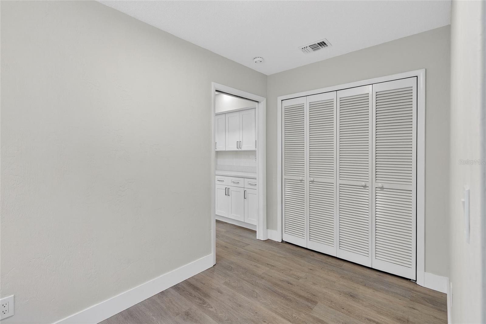 QUIET PLACE IN COUNTRY UNIT 06 - Residential