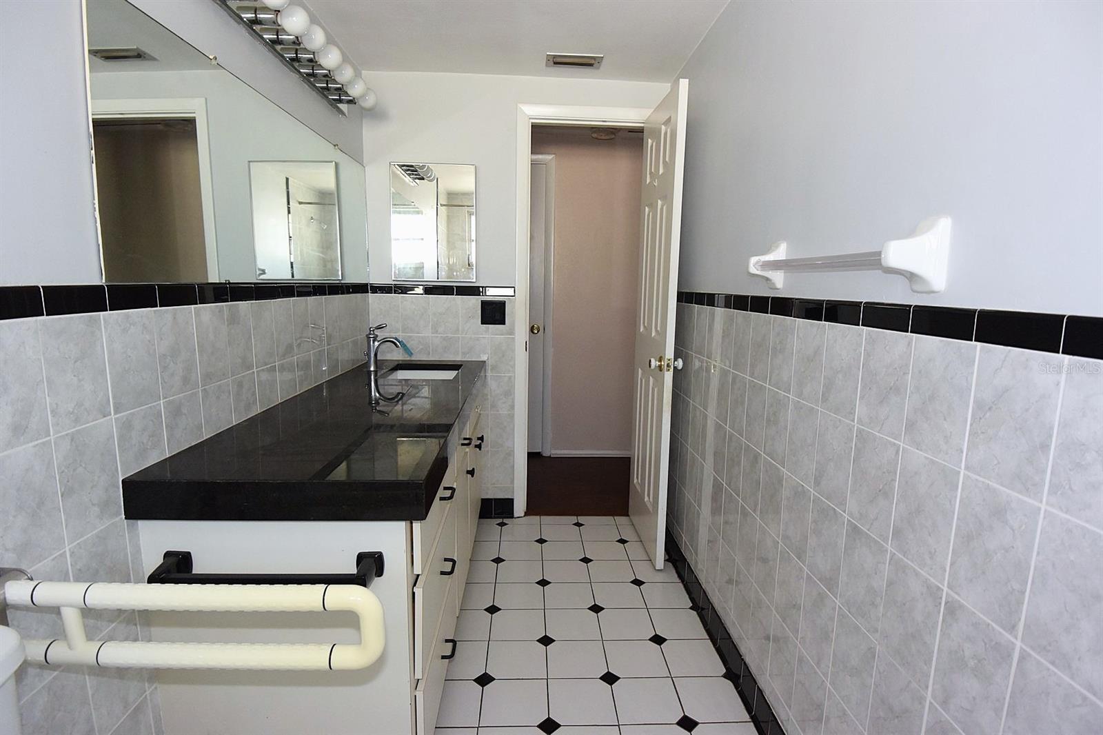 LA VILLA GARDENS - Residential