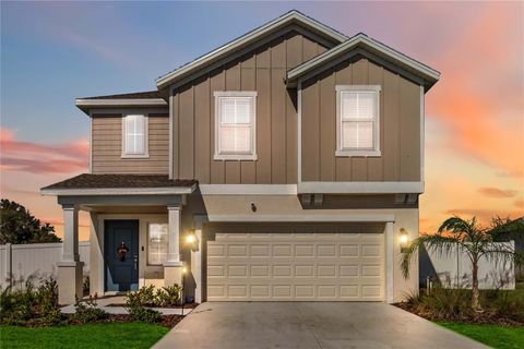 A home in LAKE WALES