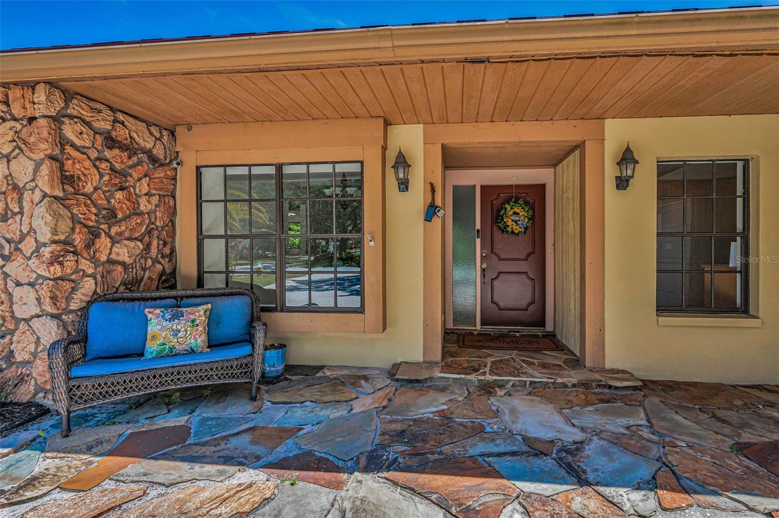 3041 OAK VIEW DRIVE