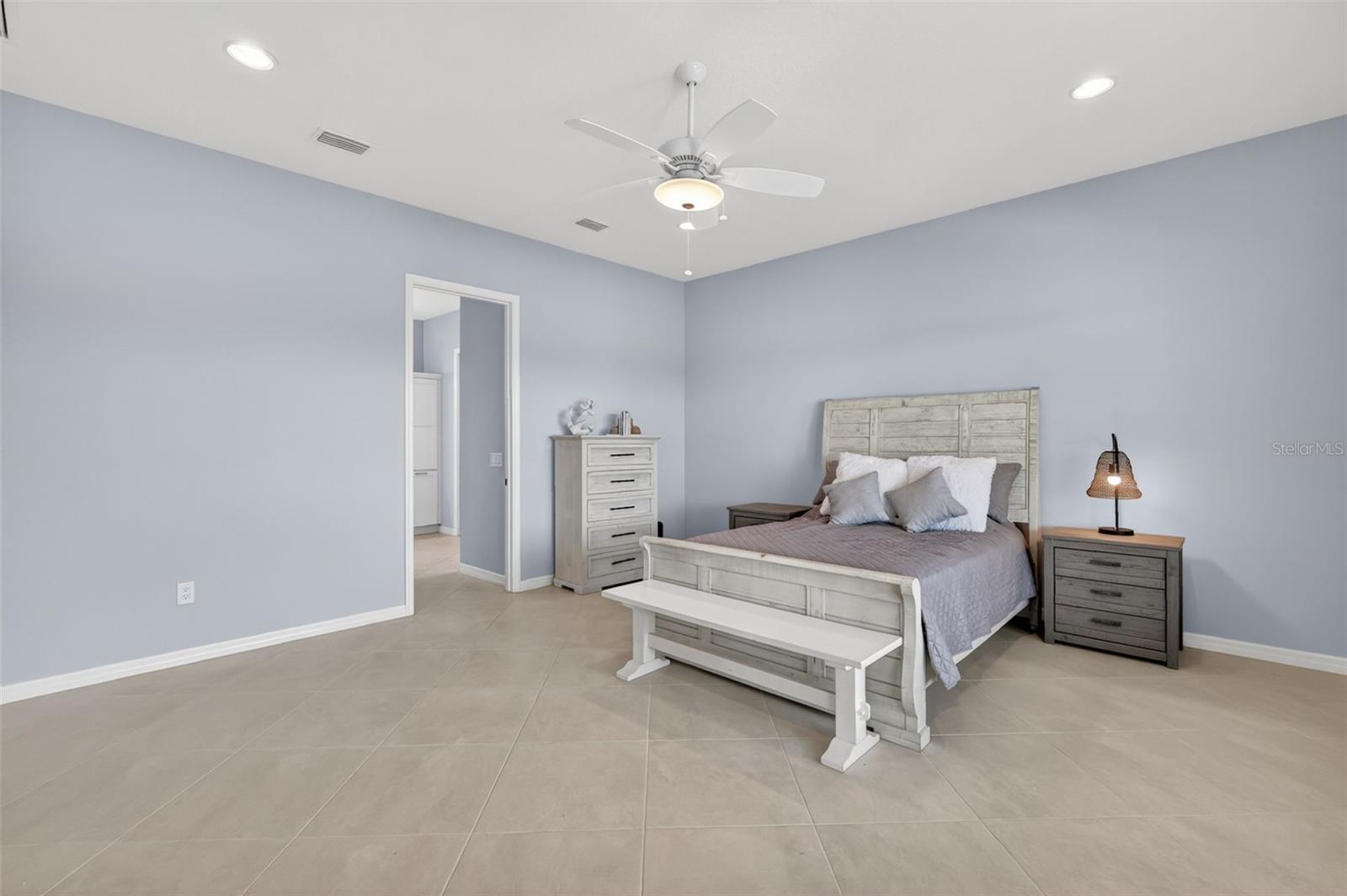 VILLAGES/SOUTHERN OAKS UN 215 - Residential