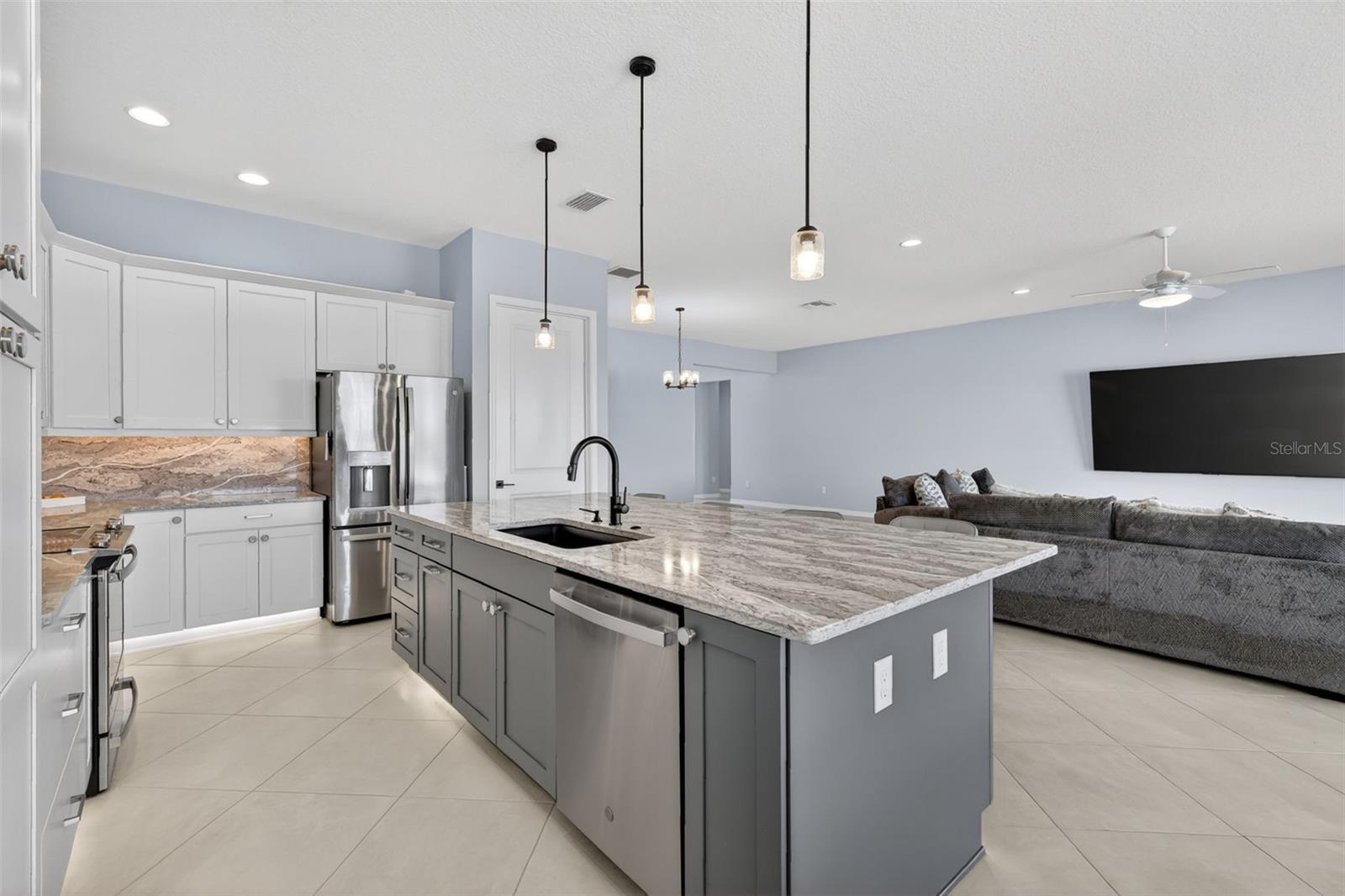 VILLAGES/SOUTHERN OAKS UN 215 - Residential