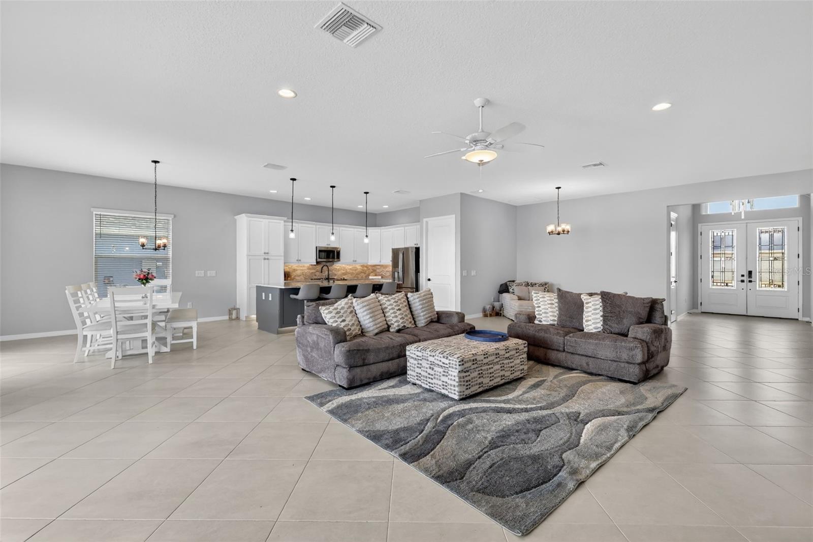 VILLAGES/SOUTHERN OAKS UN 215 - Residential
