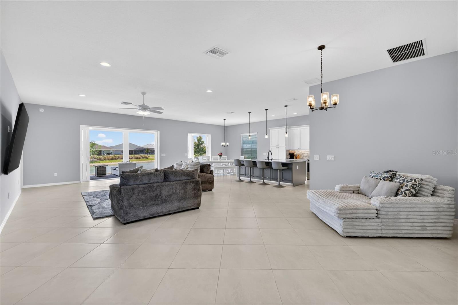 VILLAGES/SOUTHERN OAKS UN 215 - Residential