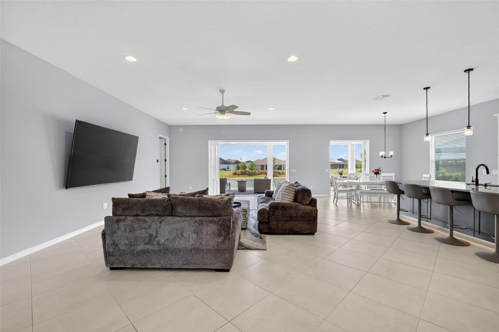 VILLAGES/SOUTHERN OAKS UN 215 - Residential