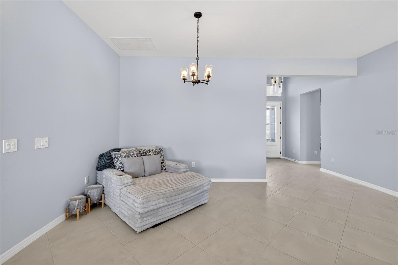 VILLAGES/SOUTHERN OAKS UN 215 - Residential