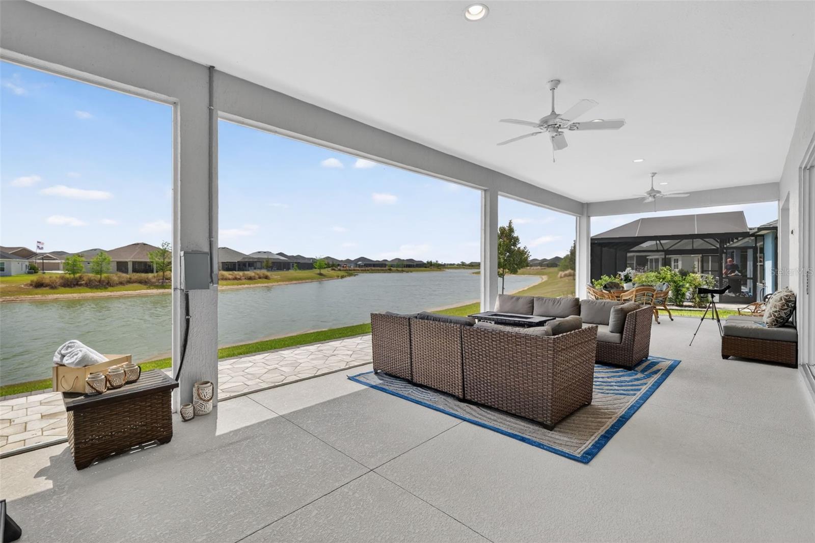 VILLAGES/SOUTHERN OAKS UN 215 - Residential