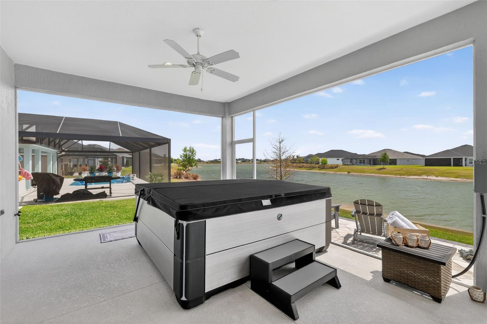 VILLAGES/SOUTHERN OAKS UN 215 - Residential
