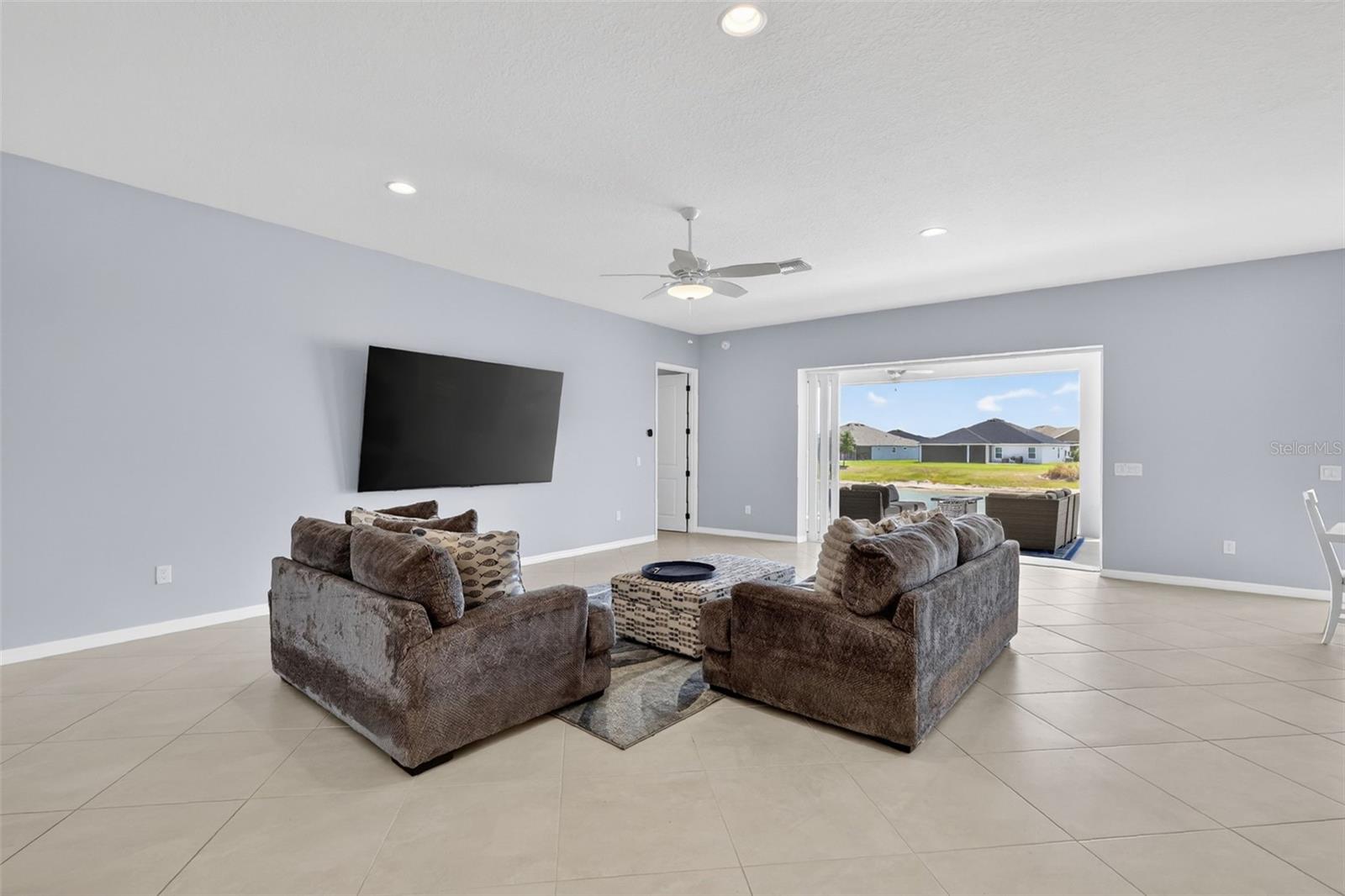 VILLAGES/SOUTHERN OAKS UN 215 - Residential