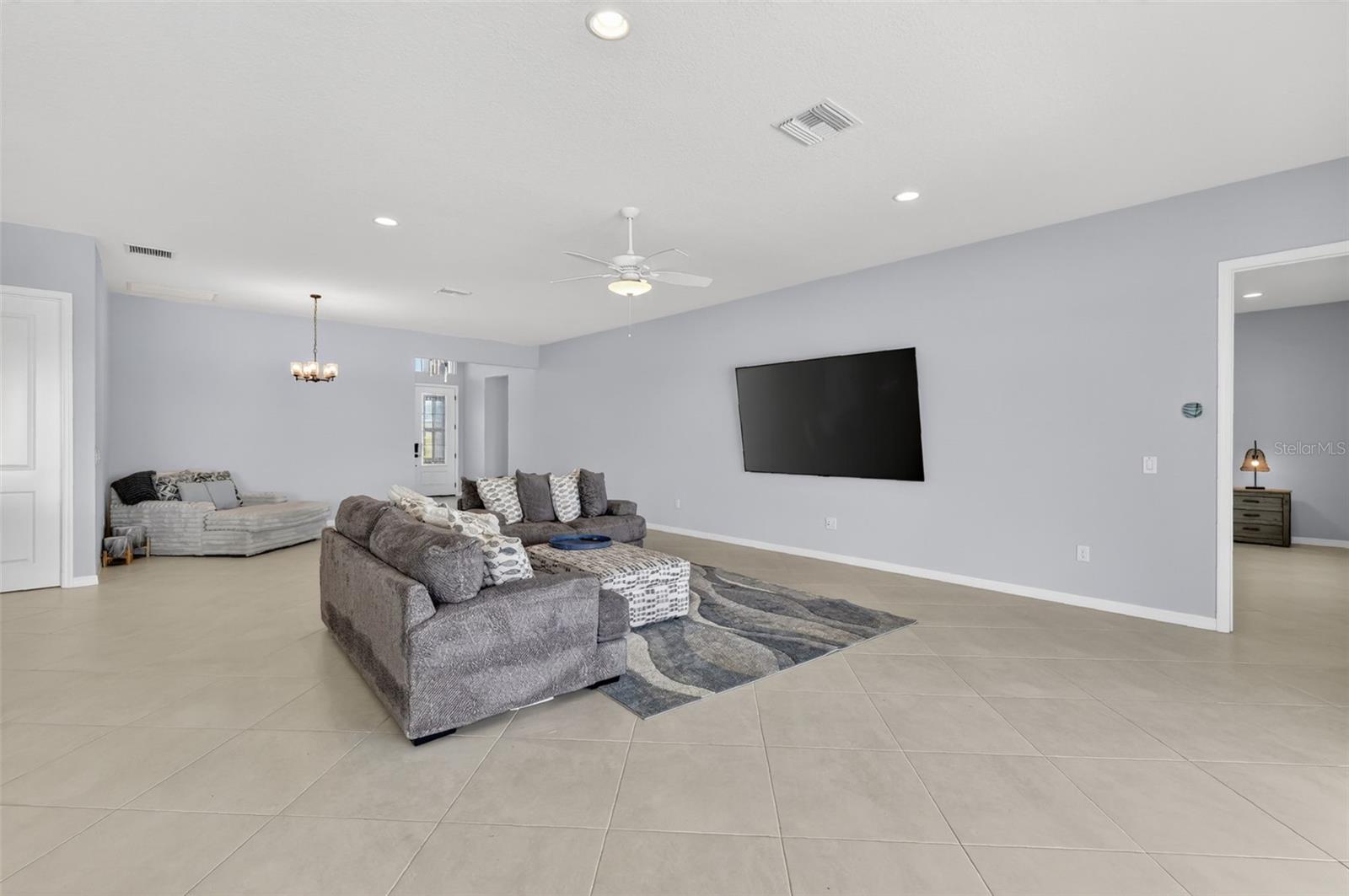 VILLAGES/SOUTHERN OAKS UN 215 - Residential