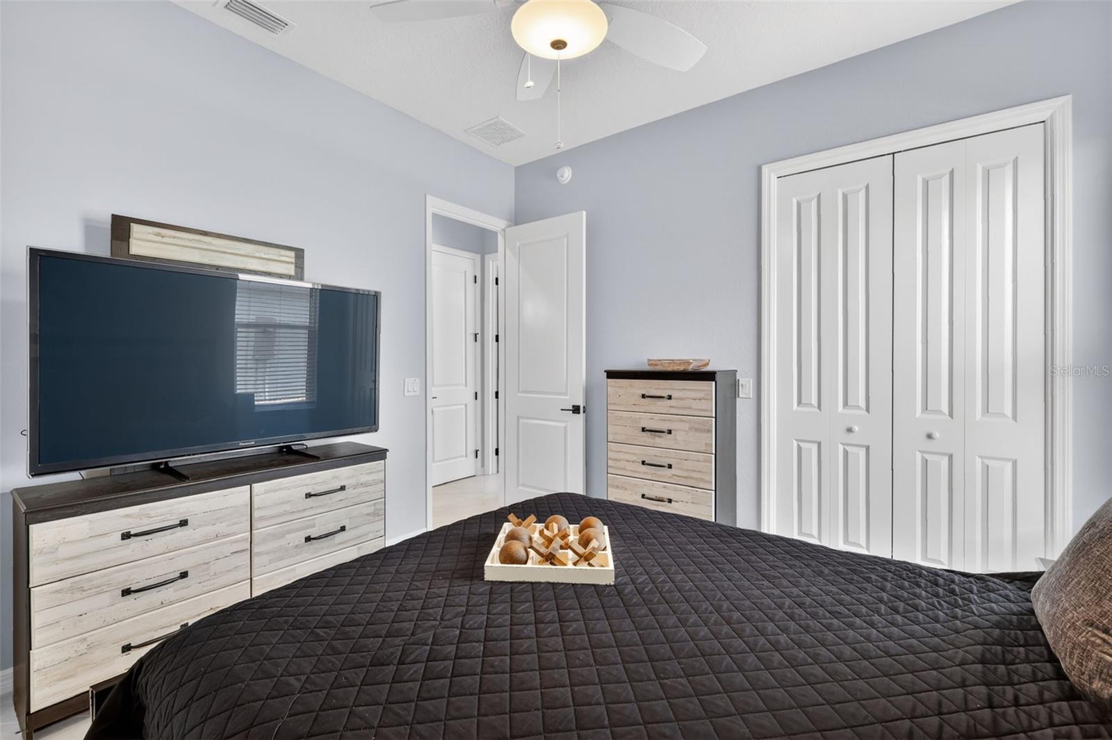 VILLAGES/SOUTHERN OAKS UN 215 - Residential